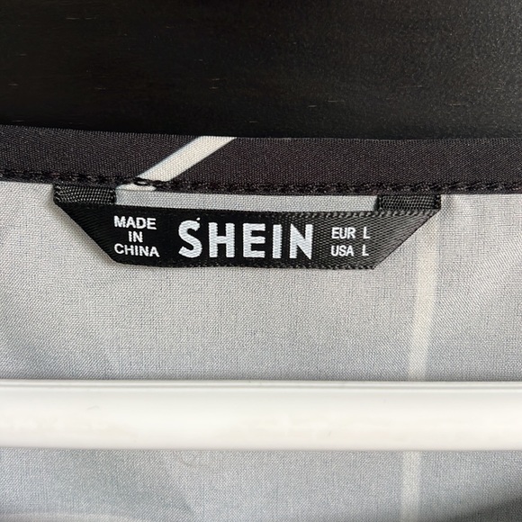 Womens short sleeve black and white blouse with cuffed sleeves - Picture 3 of 3